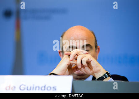 Berlino, Germania. Luglio 4rd 2013. Conferenza stampa con il Ministro delle finanze tedesco Wolfgang Schäuble, Ministro federale dell'economia il dottor Philipp Rösler e il suo omologo spagnolo Luis de Guindos e industria Ministro Jose Manuel Soria, è l'occasione della firma del 'Ricostruzione istituto di credito' prestito globale a favore della Spagna. Credito: Credito: Gonçalo Silva/Alamy Live News. Foto Stock