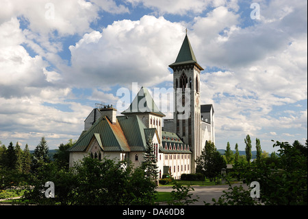 Canada, Cattedrale, nuvole, Eastern Townships, Abbaye, Saint Benoit, Quebec, architettura, costruzione, diurno, parco, religione, rel Foto Stock