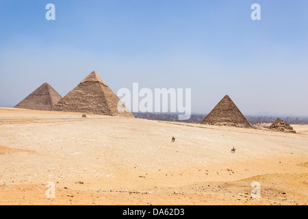 Grande Piramide di Giza (piramide di Khufu e Cheope), piramide di Khafre (Chephren), e la piramide di Menkaure, Giza, Egitto Foto Stock