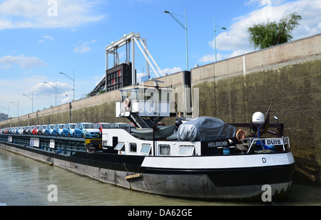 In visita a Vienna in barca è un'esperienza fantastica che vi porta attraverso una camera chiusa dal Donaucanal nel Danubio. Foto Stock