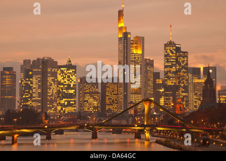 Francoforte sul Meno, Francoforte, fiume, portata principale, corpo di acqua, acqua, la costruzione, la costruzione, la notte, scuro, città, germe Foto Stock