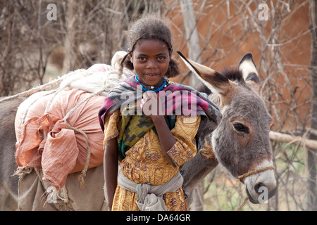 Persone, Oromo, Etiopia, tribù, Africa, bere acqua, Foto Stock