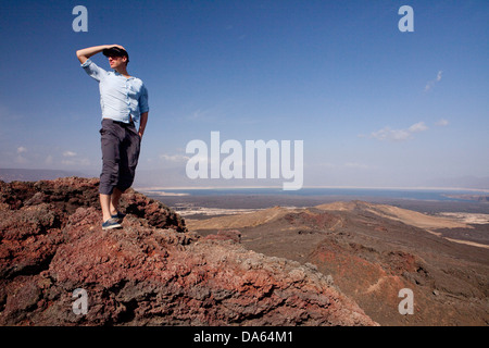 Vulcano Ardoukoba, Assal, Africa, montagna, montagne, paesaggio, paesaggio, lago, uomo, vista, Gibuti, turismo Foto Stock