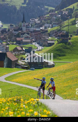 Ciclista, biker, area di Appenzell, molla, bicicletta, biciclette, moto, in sella ad una bicicletta, cantone di Appenzell, Innerroden, Alpstein, Gont Foto Stock