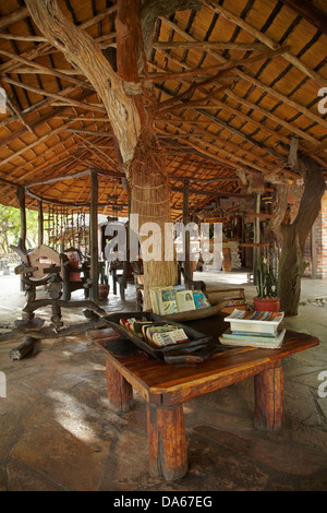 Il bar rustico del Roy's Rest Camp, vicino Grootfontein, Namibia, Africa Foto Stock