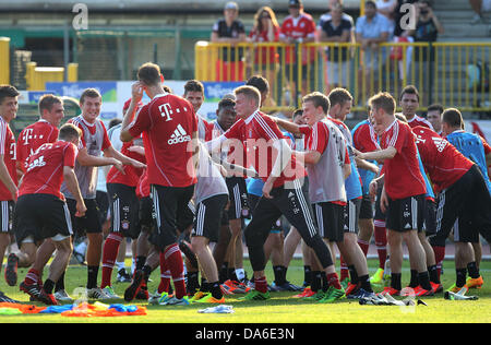 Arco, Italia. 04 Luglio, 2013. Monaco di Baviera i giocatori di prendere parte in pratica al training camp del FC Bayern Monaco di Baviera in Arco, Italia, 04 luglio 2013. Il team si sta preparando per la prossima stagione al training camp in Arco dal 04 fino al 12 luglio 2013. Foto: Karl-Josef Hildenbrand/dpa/Alamy Live News Foto Stock