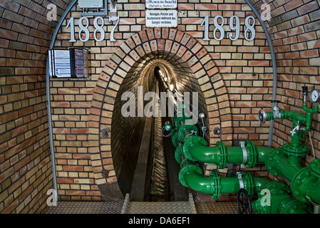 Vista in gallerie di un serbatoio di elevata estrazione di acqua. Foto Stock