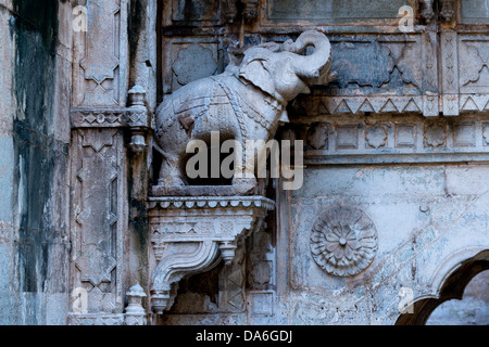 Elefante in pietra, Raniji ki Baori, stepwell Foto Stock