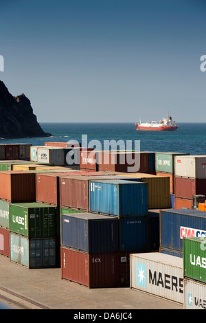 Oman, Moscato, Container port, contenitori in attesa di essere caricati sulla nave Foto Stock