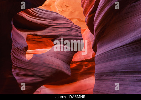 Le linee e le strutture ad abbassare Antelope Canyon, Page Arizona Foto Stock