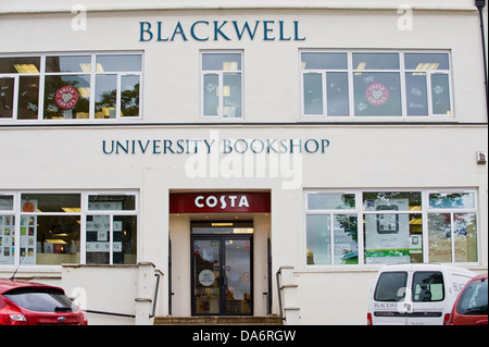 BLACKWELL UNIVERSITY BOOKSHOP & caffè costa vicino a uni in Leeds West Yorkshire England Regno Unito Foto Stock