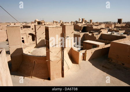 Badgirs (windtowers o vento catturatori) in Yazd, Iran centrale Foto Stock