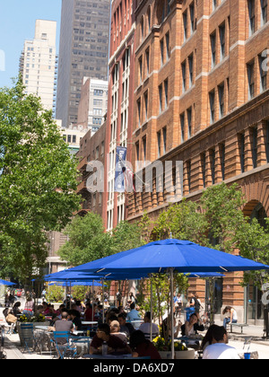 Baruch College, XXV strada pedonale interinale Plaza, Bernard Baruch modo, NYC Foto Stock