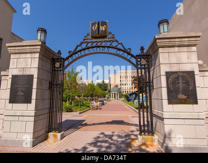 WASHINGTON, DC, Stati Uniti d'America - George Washington University professori Gate. Foto Stock