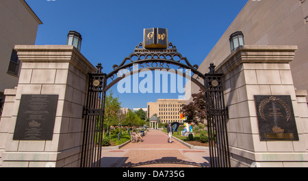 WASHINGTON, DC, Stati Uniti d'America - George Washington University professori Gate. Foto Stock