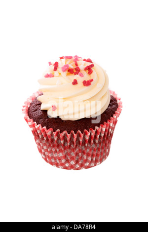 Red Velvet cupcake isolato su bianco Foto Stock