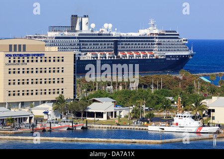 Holland America nave da crociera in Port Everglades,Fort Lauderdale, Florida, Stati Uniti,l'America del Nord Foto Stock