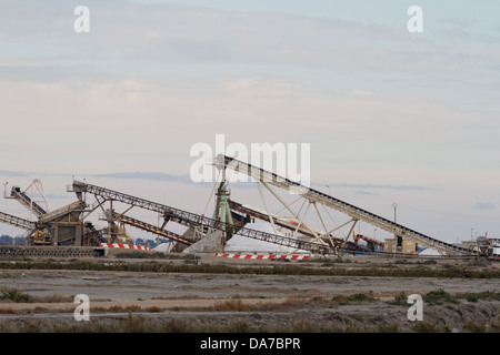 Acqua di mare Saline di Salins du Midi, Aigues-Mortes, Francia Foto Stock