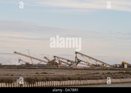 Acqua di mare Saline di Salins du Midi, Aigues-Mortes, Francia Foto Stock