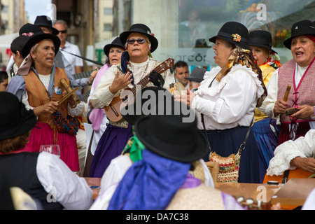 I musicisti folk sulla Giornata delle Canarie Foto Stock