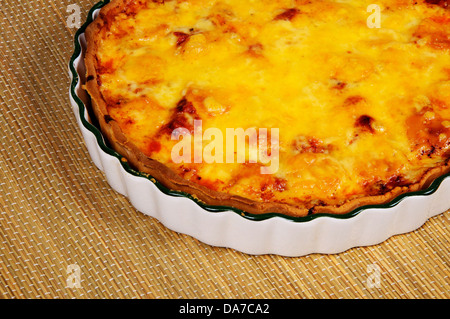 Mozzarella affumicata e sun pomodoro secco tart. Foto Stock