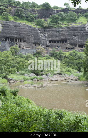 General-View di caverna n. 11 a 16, grotte di Ajanta, Maharashtra. Foto Stock