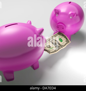 Piggybanks di lotta contro il denaro che mostra problemi bancari e sicurezza finanziaria Foto Stock