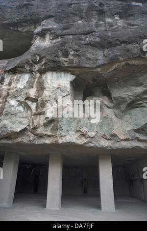 Grotta n. 12 : porzione superiore della grotta n. 12 Vihara mostra incompiuta immagine del Buddha. Circa 150 A.C. Ajanta, Maharashtra. Foto Stock