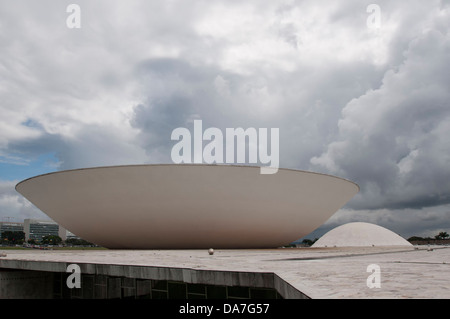 Semi-sfere - parte della nazionale brasiliana palazzo dei congressi a Brasilia Foto Stock