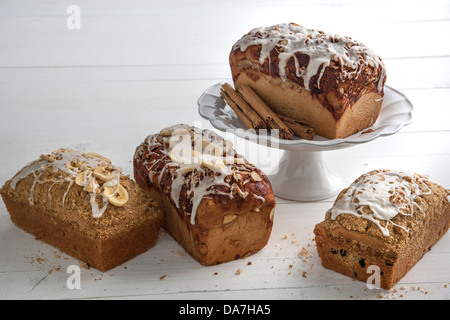 Fragole pane dolce con glassa di fette intere Foto Stock