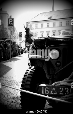 In questa immagine è vecchio esercito catturato in jeep. Foto Stock