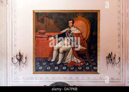 Re Dom João VI ritratto appeso sul re della camera da letto nel muro della Mafra National Palace, Portogallo. Foto Stock