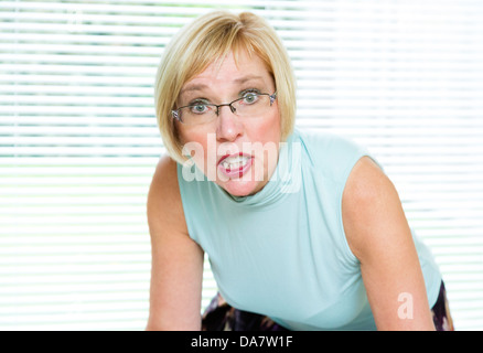 Arrabbiato donna di mezza età Foto Stock