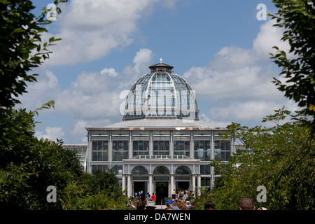 I visitatori al Lewis Ginter Botanical gardens di Richmond, Virginia Foto Stock