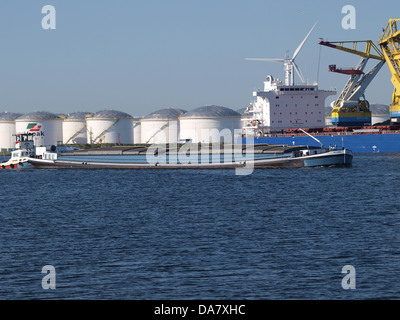 La RAM (ENI 02304182 1) è una nave marina con il numero di registrazione 02304182 1, probabilmente coinvolta in operazioni marittime. Il ruolo della nave e le operazioni specifiche non sono specificati nei dati disponibili. Foto Stock
