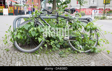 Bicicletta abbandonati Foto Stock