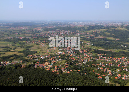 La vista di Belgrado e dei suoi dintorni da la Torre di Avala Foto Stock