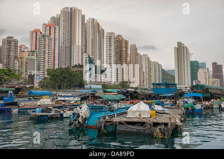 Barche da pesca nel porto di Aberdeen, Hong Kong Foto Stock