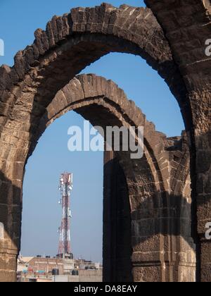 24 gennaio 2011 - Bijapur, Karntaaka, India - Bara Kaman, incompiuto, il mausoleo di Ali Adil Shah II. La sede dell'Adil Shah dinastia, Bijapur è stata variamente chiamato 'Agra del Sud' e il 'Palmyra del Deccan." (credito Immagine: © David H. pozzetti/ZUMAPRESS.com) Foto Stock