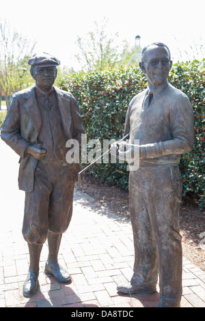 Le statue sulla Pinehurst Resort Golf Walk of Fame,Donald J. Ross e Richard ciuffi, Pinehurst , NC Foto Stock