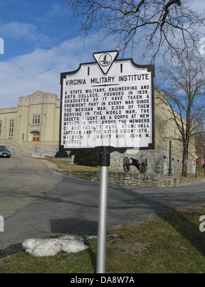 VIRGINIA Military Institute uno stato militare, ingegneria e arts college, fondata nel 1839. I laureati di esso hanno assunto un ruolo di primo piano in ogni guerra poiché la guerra messicana, 2.000 di loro di servire nella guerra mondiale. I cadetti combattuto come un corpo a nuovi mercati nel 1864. Tra i membri della facoltà sono state Stonewall Jackson e i noti scienziati, Matteo F. Maury e John M. Brooke. Virginia conservazione Commissione 1939 Foto Stock