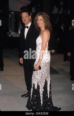 TOM HANKS con Rita Wilson.Vanity Fair Oscar Party presso Morton's 2001.k21415ar.(Immagine di credito: © Andrea Renault/Globe foto/ZUMAPRESS.com) Foto Stock