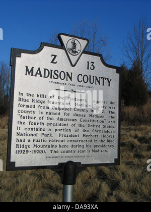 MADISON COUNTY nelle colline del Piemonte, contro le Blue Ridge Mountains, Madison County è stata formata dalla contea di Culpeper nel 1792. La contea è chiamato con il nome di James Madison, il 'padre della costituzione americana' e il quarto presidente degli Stati Uniti. Esso contiene una porzione del Parco Nazionale di Shenandoah. Il presidente Herbert Hoover aveva un rustico rifugio costruito in Blue Ridge Mountains qui durante la sua presidenza (1929-1933). La sede della contea è Madison. Dipartimento di risorse storiche, 2002 Foto Stock