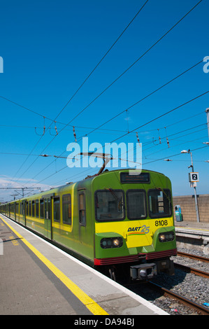DART treno alla stazione ferroviaria di Howth peninsula vicino a Dublino Irlanda Europa Foto Stock