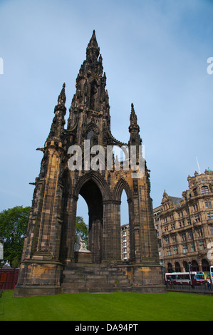 Monumento a Walter Scott nella parte est di Princes Street Gardens il centro di Edimburgo in Scozia Gran Bretagna UK Europa Foto Stock