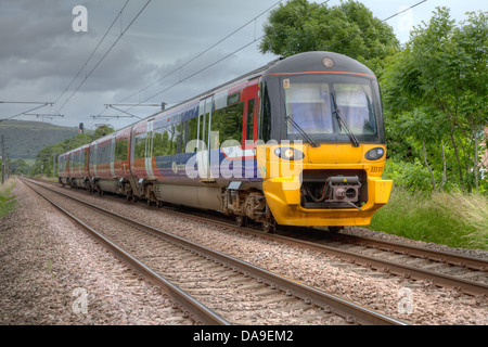 Una classe di Siemens 333 passando destinazione Steeton Skipton Foto Stock