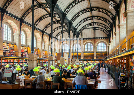 Sedili completi a Bibliotheque Sainte Geneviève - biblioteca pubblica nel Quartiere Latino di Parigi Francia Foto Stock