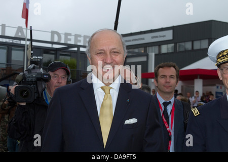 Laurent Fabius Ministro francese degli Affari Esteri visiti il Paris Air Show di Le Bourget Foto Stock