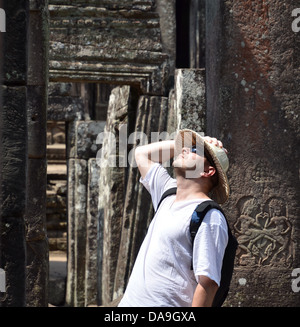 L'uomo bianco nel tempio Bayon Cambogia Foto Stock