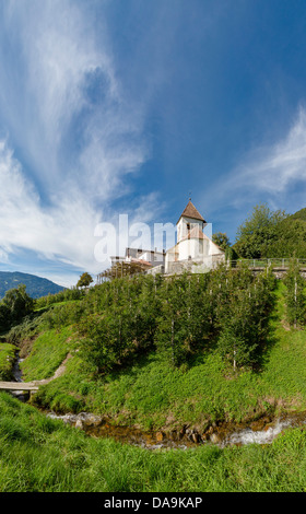 L'Italia, Europa, Südtirol Alto Adige, Alto Adige, Alto Adige, villaggio, Tirol, Tirolo, San Pietro, chiesa e monastero, autunno, m Foto Stock